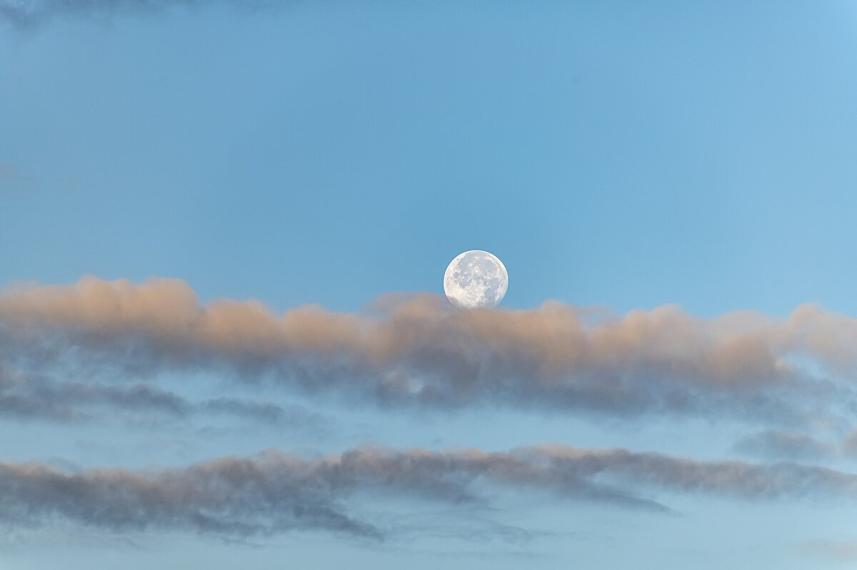 Поваляться на облаках - Валерий Иванович