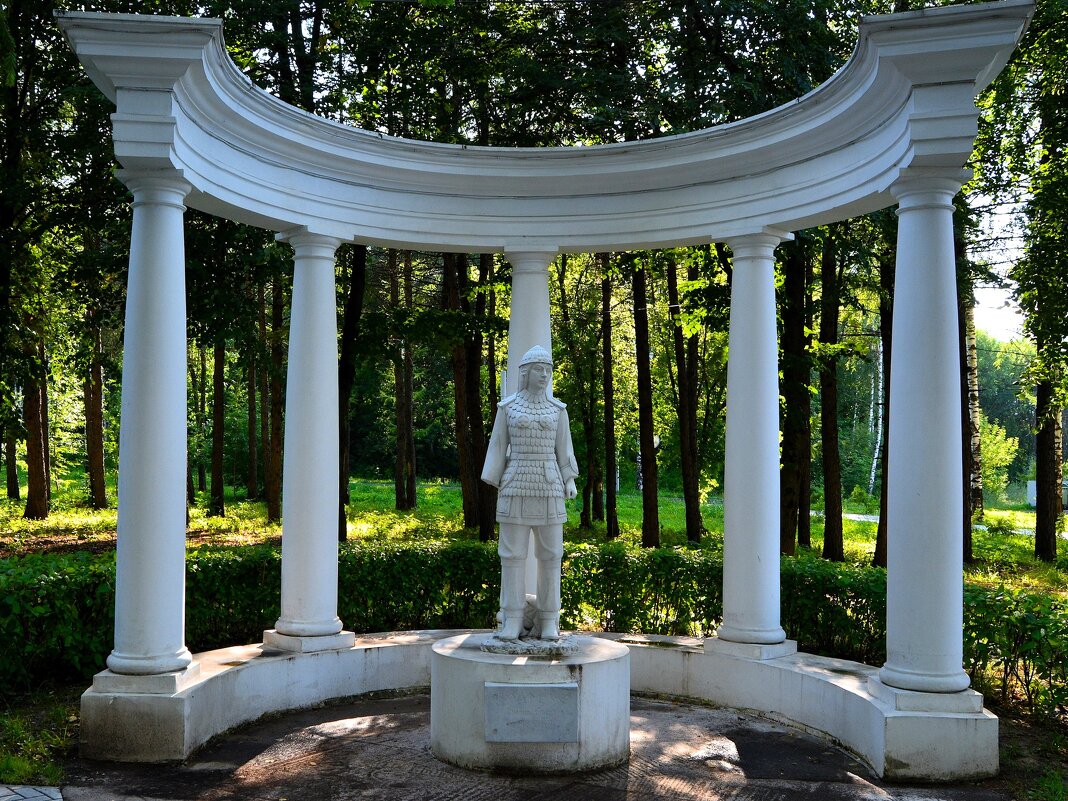 Чебоксары. Скульптура "Боарикс". - Пётр Чернега Чебоксары. Скульптура "Боарикс". - Пётр Чернега