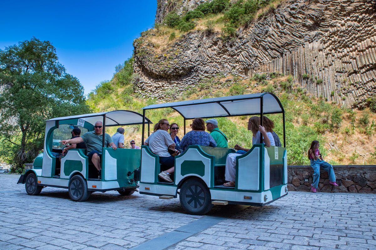 Достопримечательность Армении "Симфония камней" или "Базальтовый орган" - Дина Евсеева