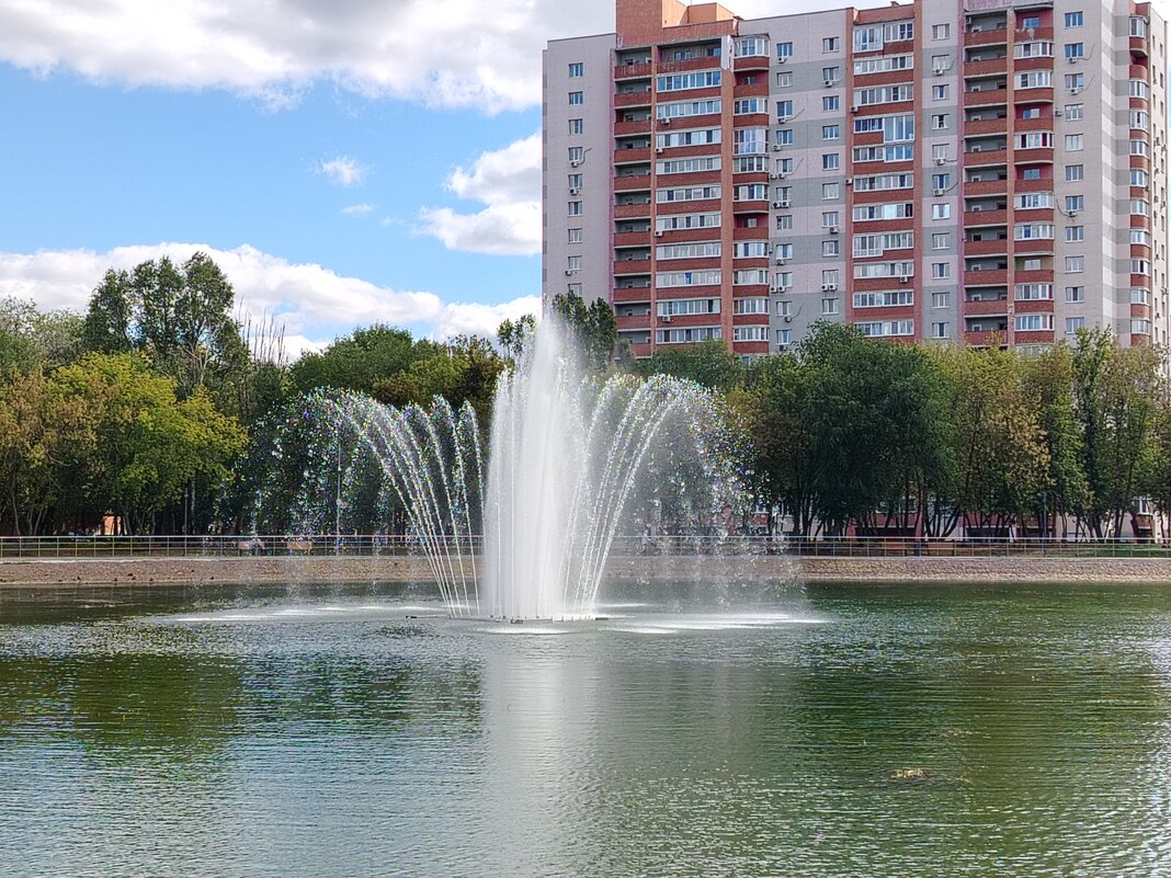 Фонтан в парке Молодежный - Надежда Фонтан в парке Молодежный - Надежда