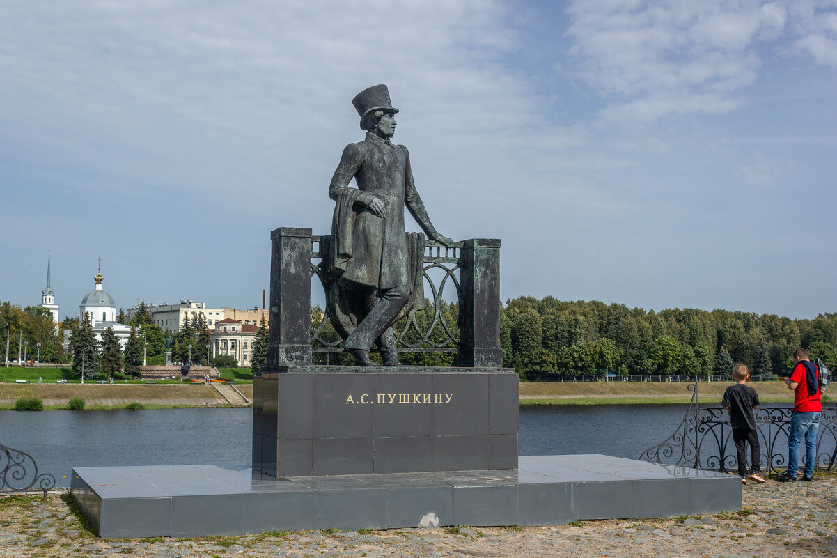 Он памятник себе воздвиг нерукотворный. - Михаил "Skipper" Он памятник себе воздвиг нерукотворный. - Михаил "Skipper"