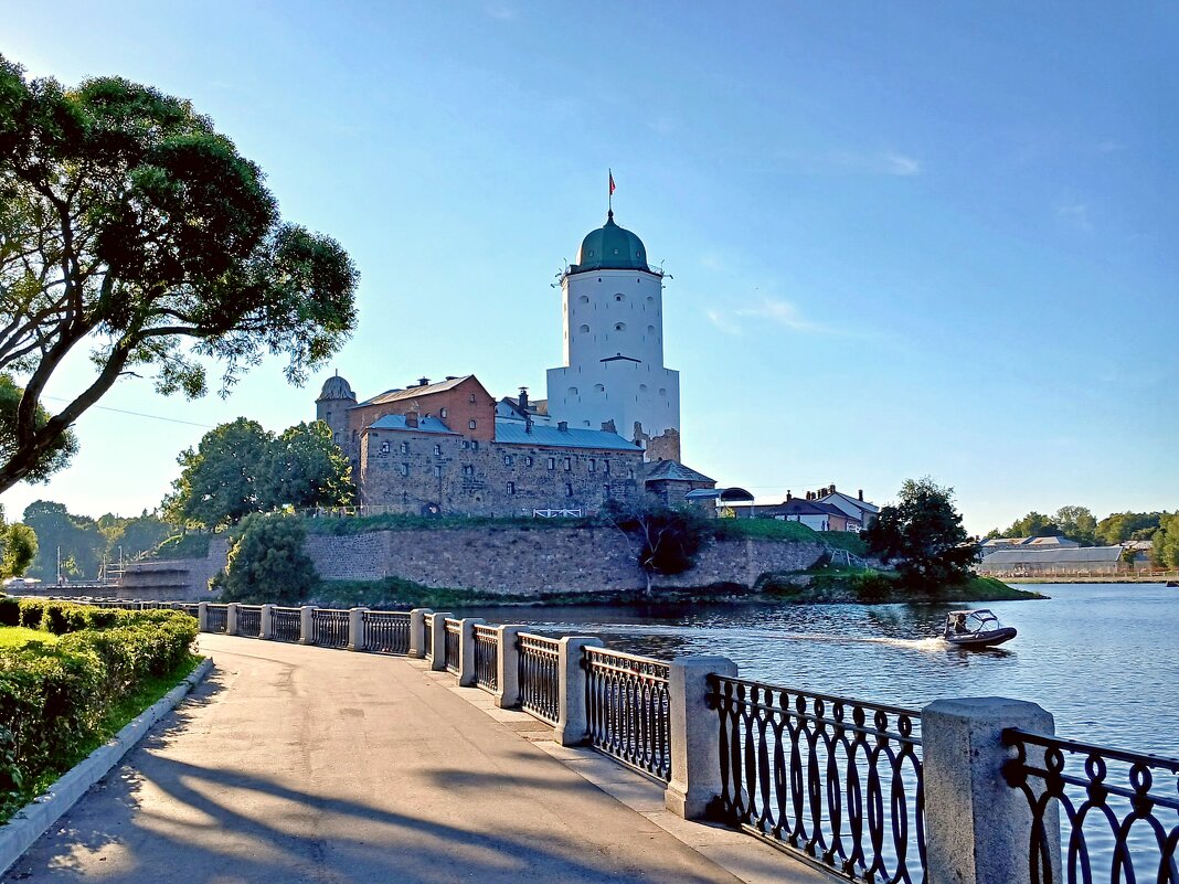 Вид на башню св. Олафа с набержной. - Лия ☼