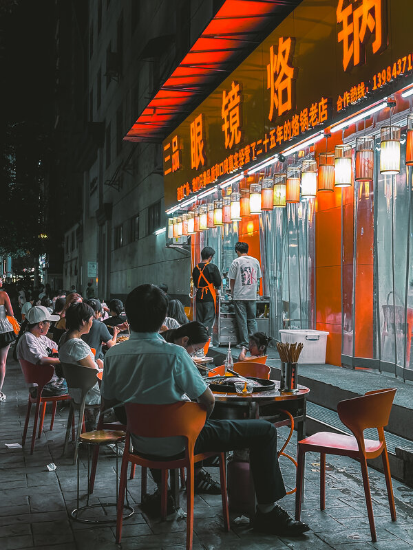 Ночная жизнь в Гуйяне - Дмитрий 