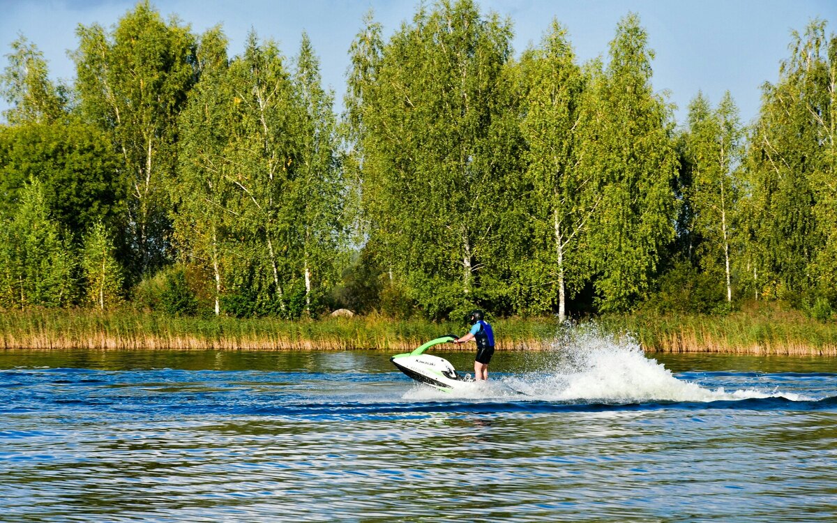 На гидроцикле по озеру. - Милешкин Владимир Алексеевич На гидроцикле по озеру. - Милешкин Владимир Алексеевич
