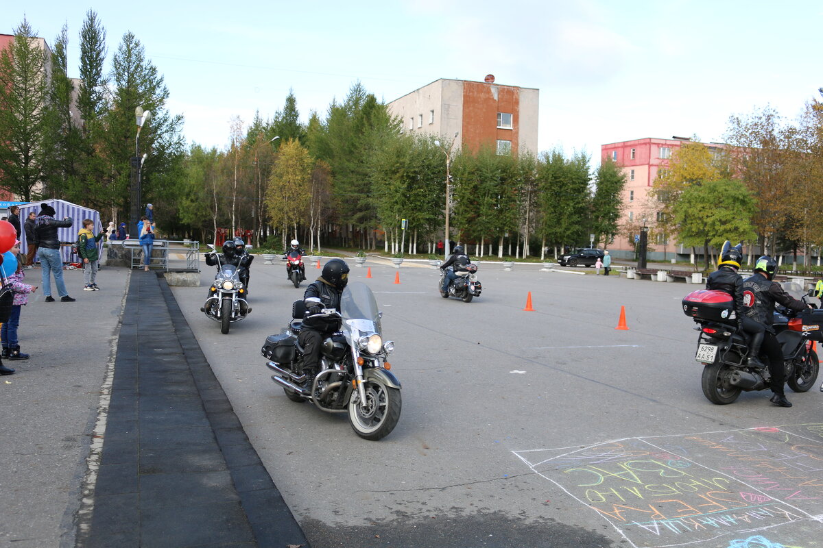 Показательные выступления мотоциклистов - Ольга 