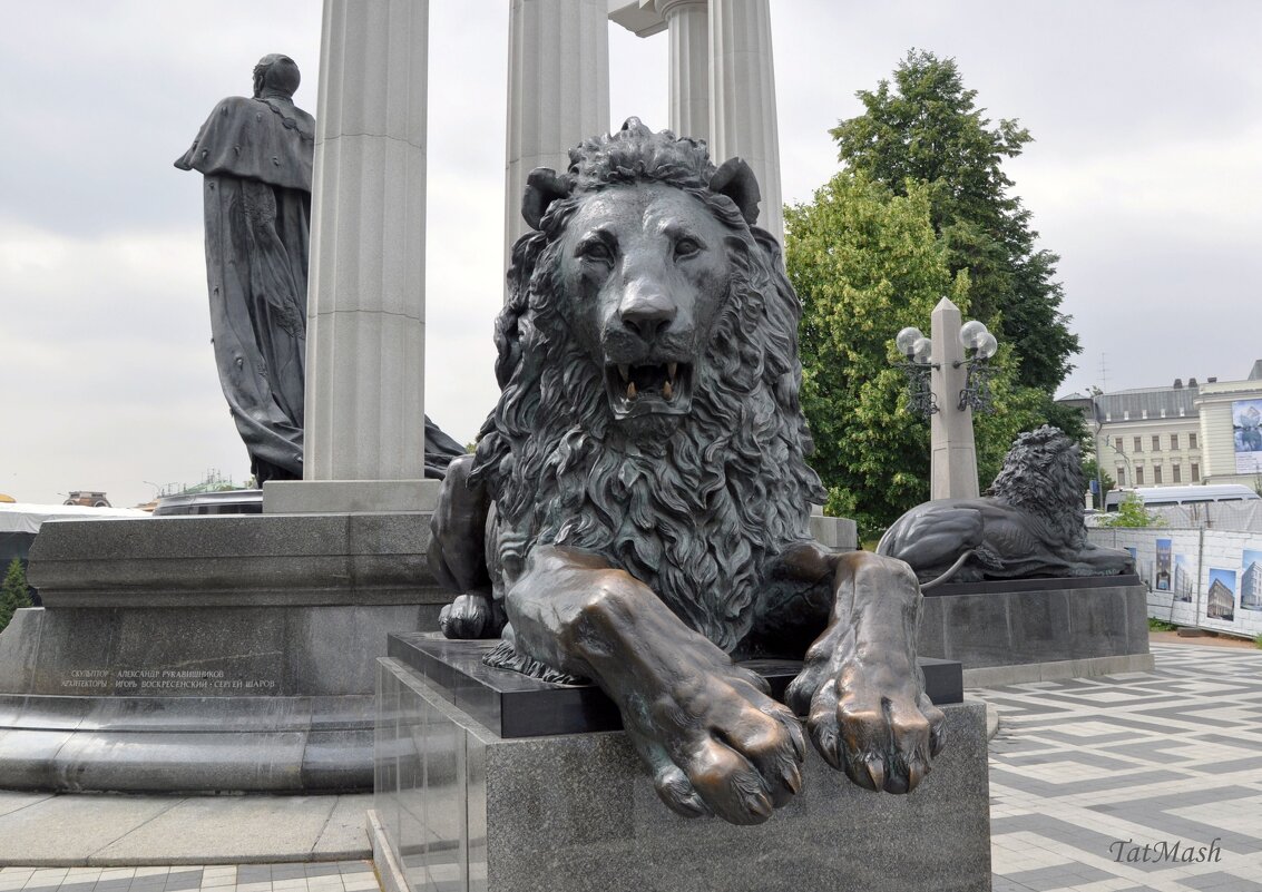 Львы у памятника Александру II - Татьяна Машошина