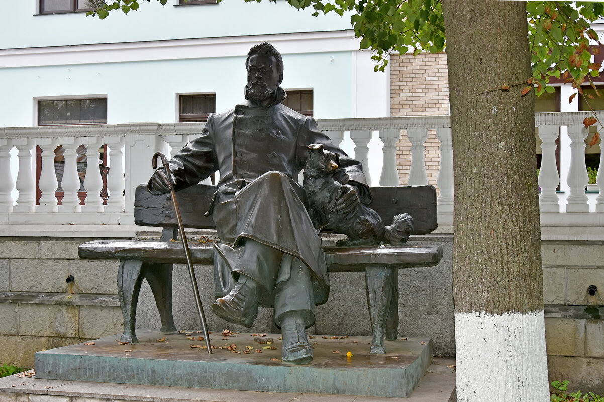 Московская область. Город Звенигород. Памятник А.П. Чехову. - Наташа *****