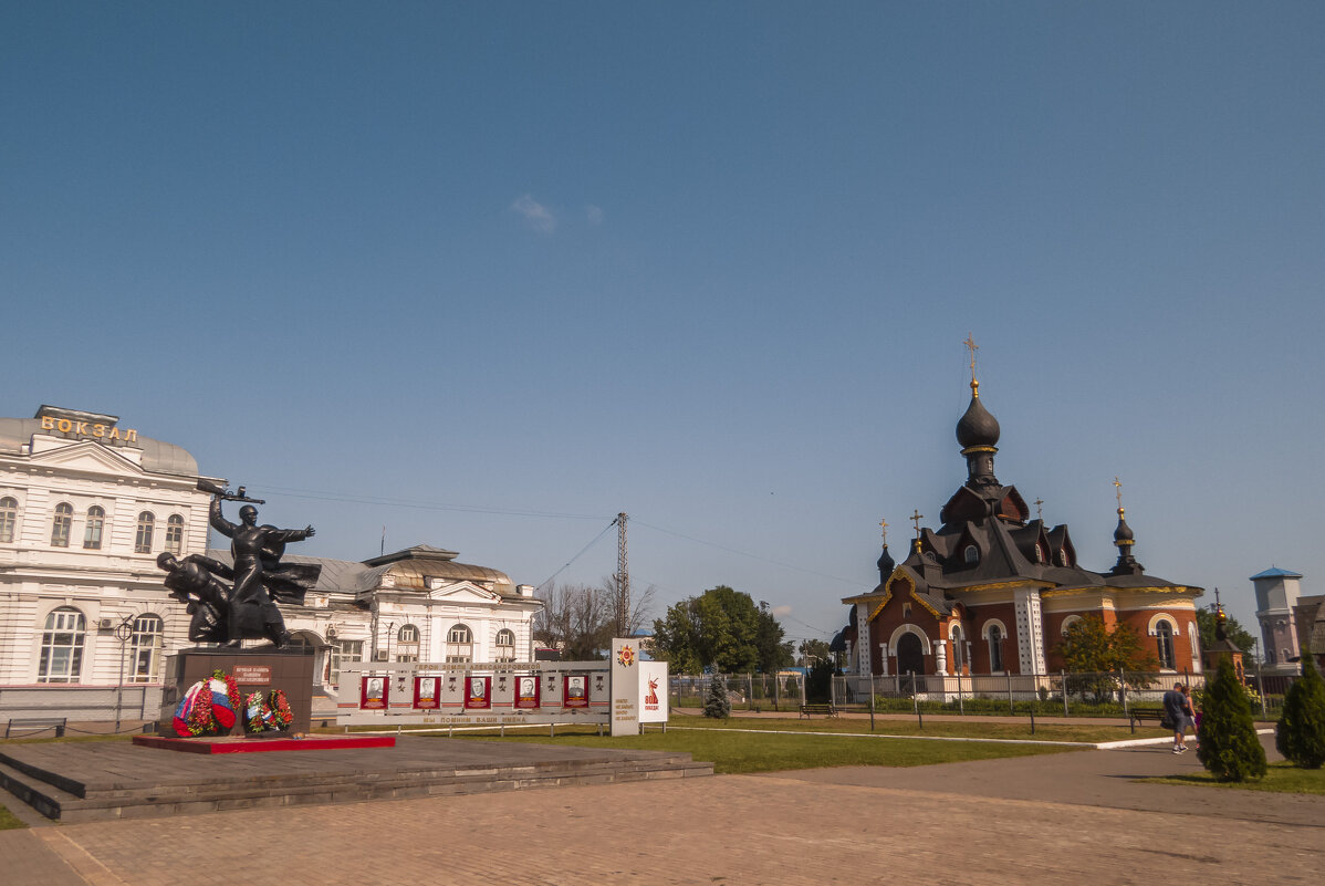 У вокзала - Сергей Цветков