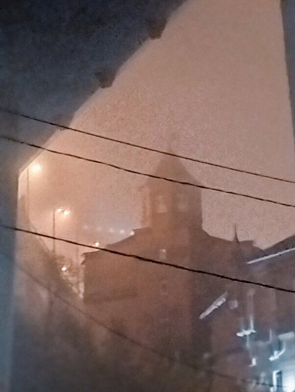 Здание в ночном тумане - Александр Чашин