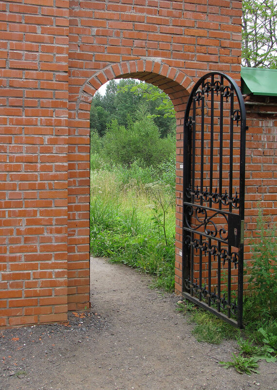 Вход в монастырь - Александр Ильчевский 