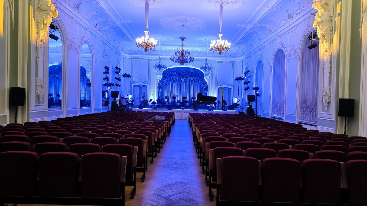 Зеркальный зал дворца. - Ольга 