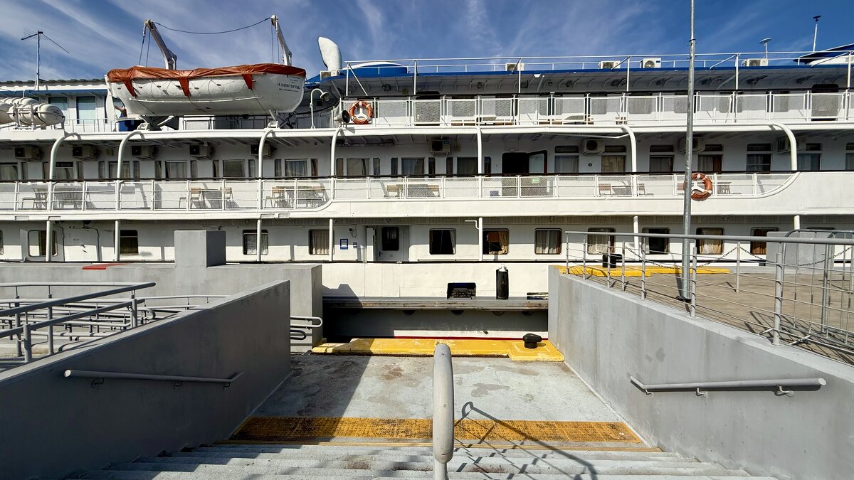 «Расскажите мне о море, корабли..!» - Арина Невская