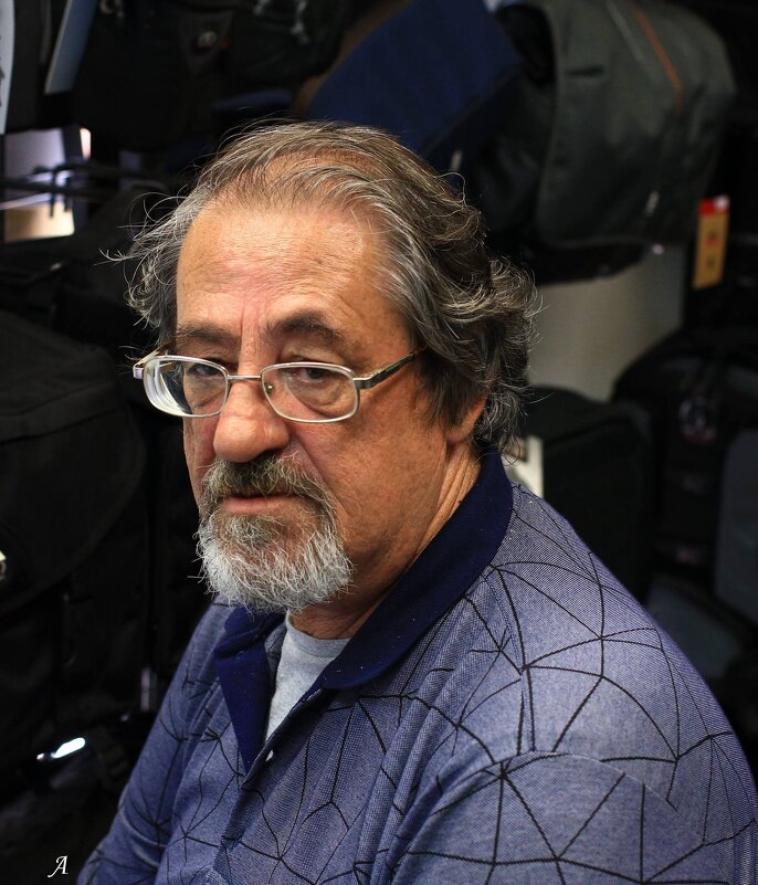 Незнакомец - Аркадий Басович