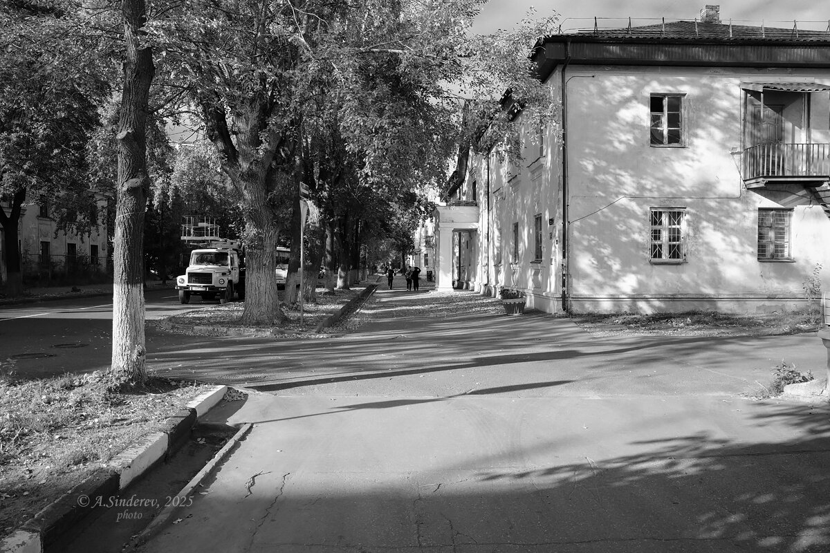 По старым улицам - Александр Синдерёв