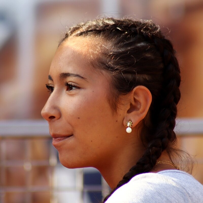 Девчонка с нашего двора - Юрий. Шмаков