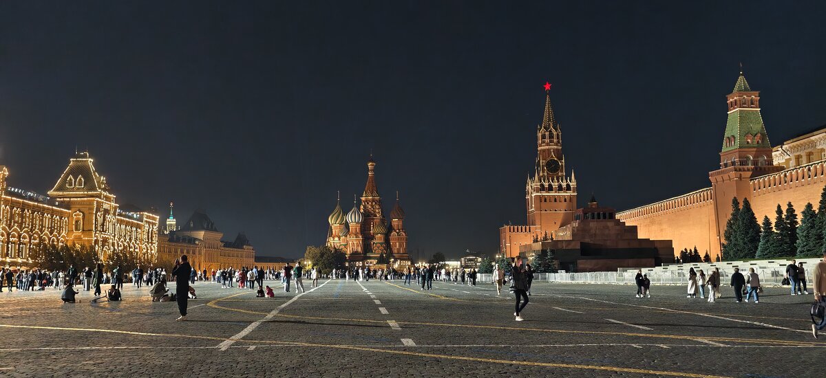 На Красной площади - <<< Наташа >>>