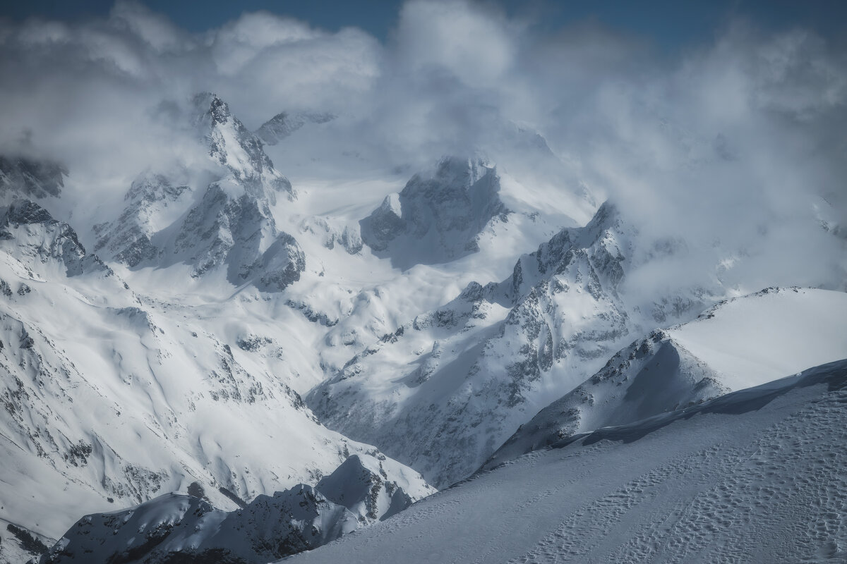 Высоко в Кавказских горах. - Егор Бугримов