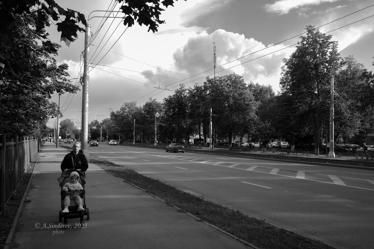 Девушка с коляской - Александр Синдерёв