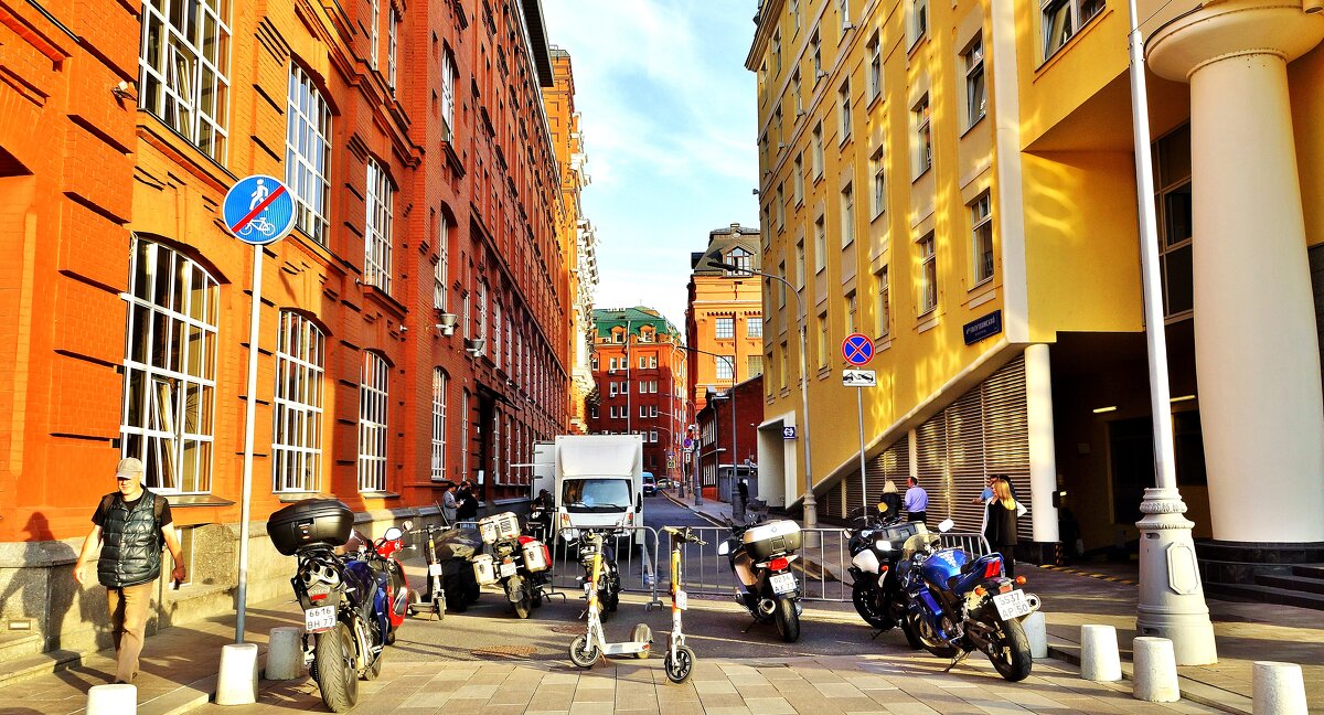 ГОРОДСКАЯ ЗАРИСОВКА - АЛЕКСАНДР 