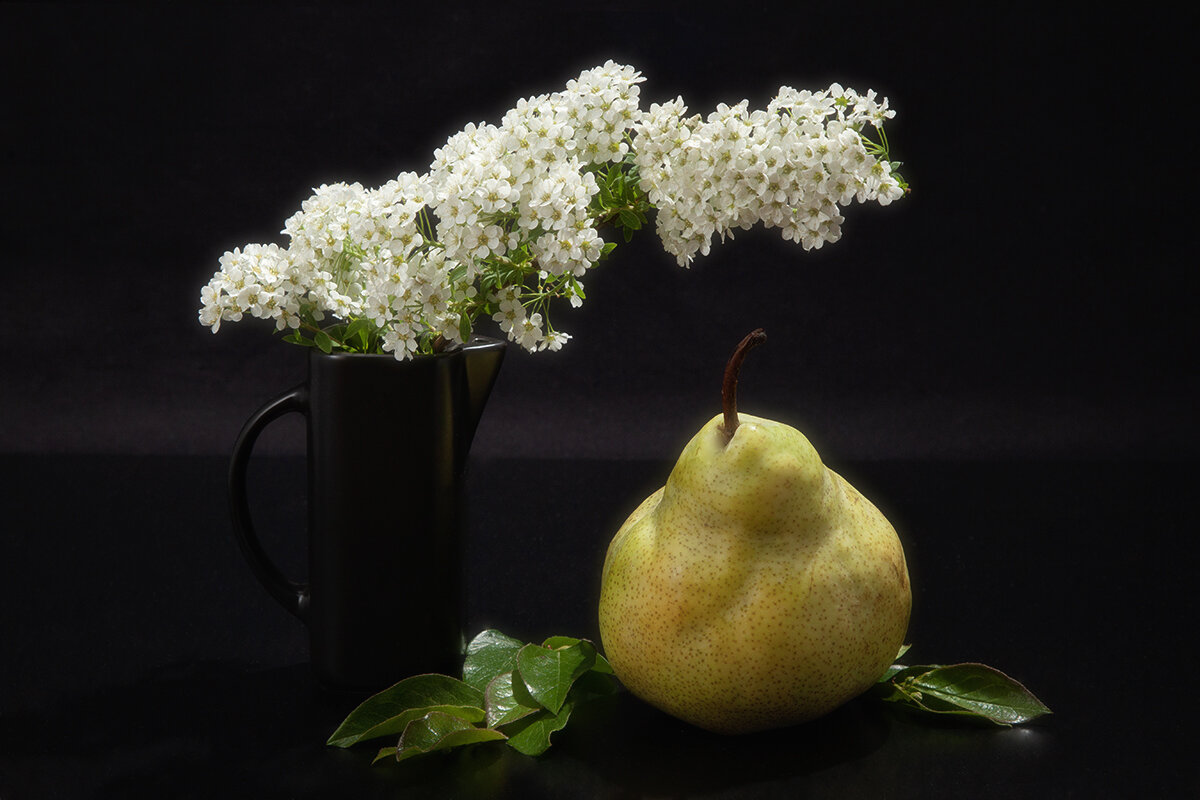Натюрморт со спиреей и грушей. - Лилия * Натюрморт со спиреей и грушей. - Лилия *