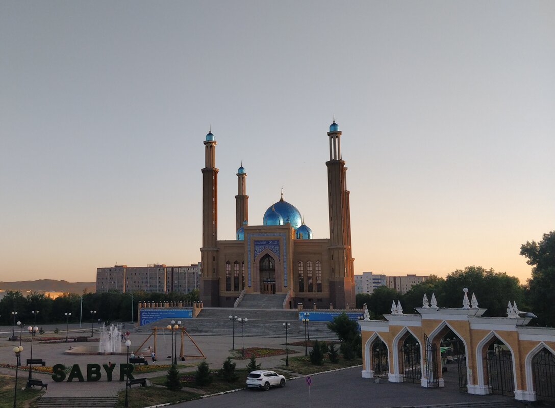 Вечер в Усть Каменогорске. - Андрей Хлопонин Вечер в Усть Каменогорске. - Андрей Хлопонин