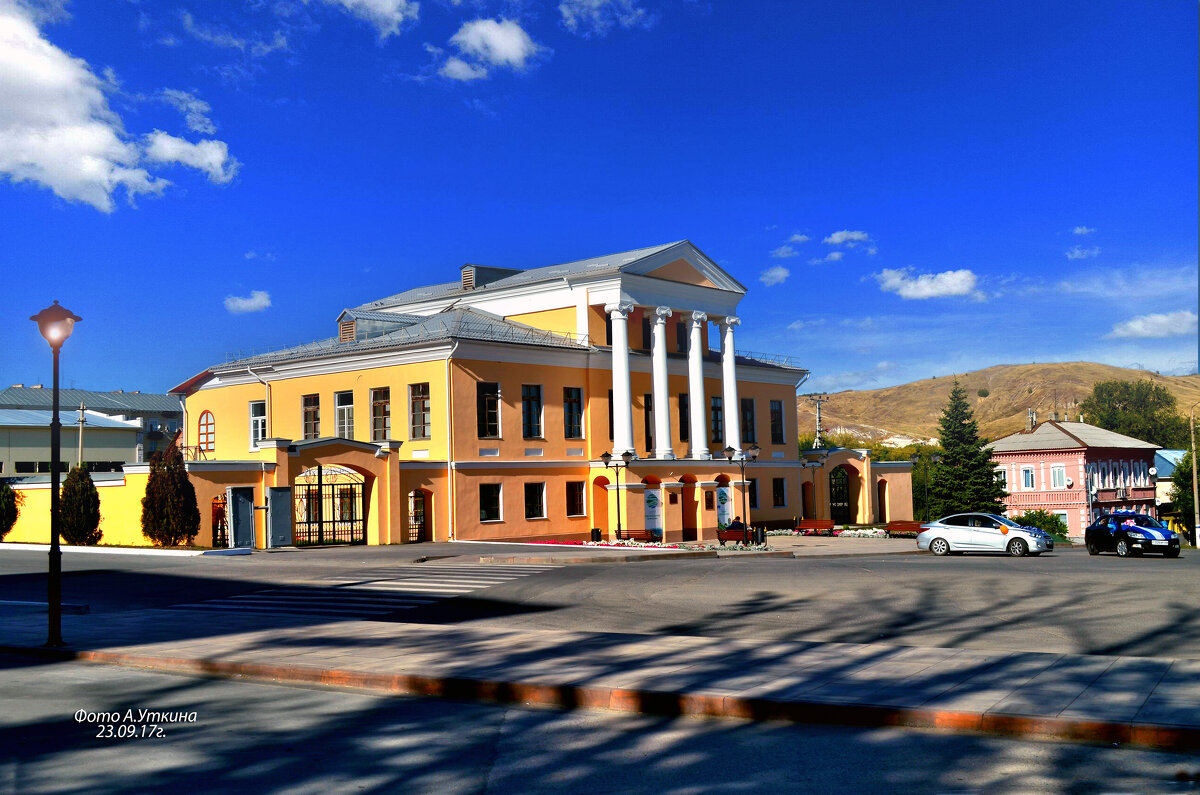 Школа искусств в городе Вольске. - Анатолий Уткин