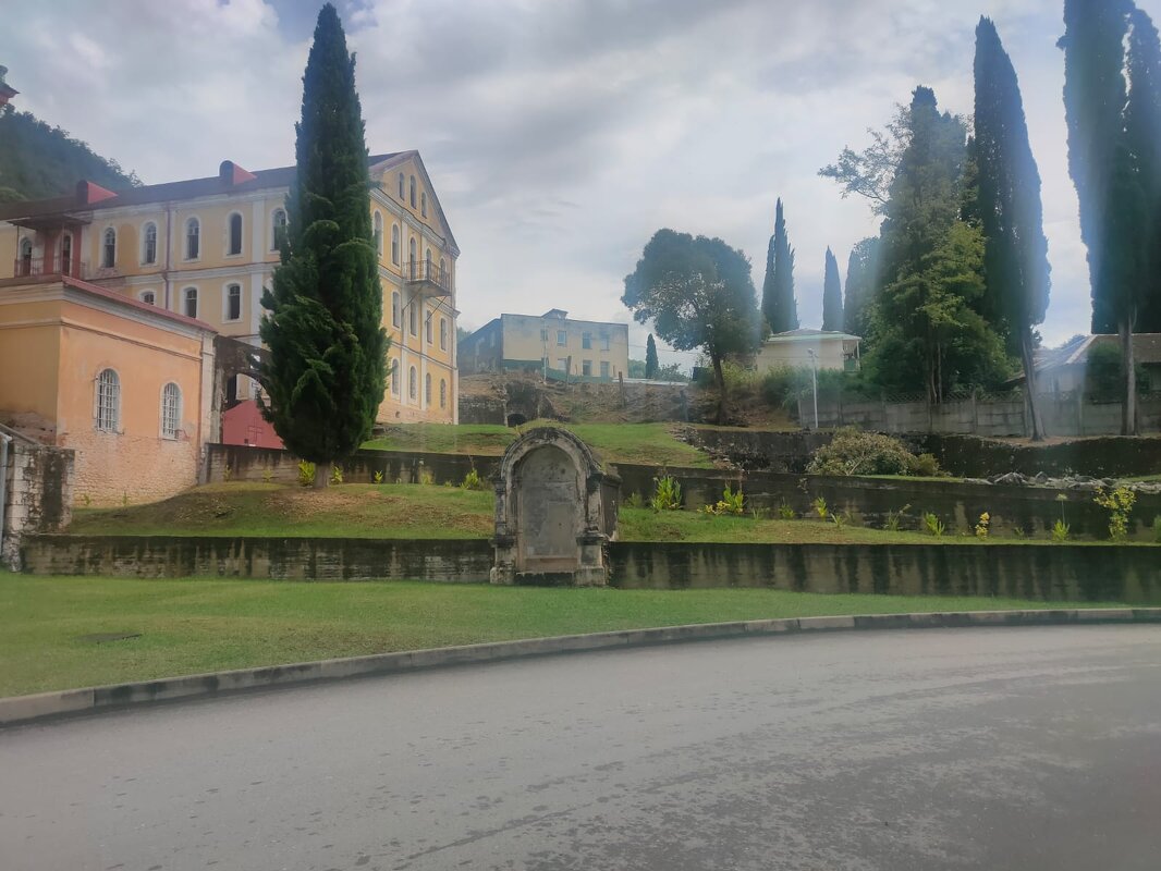 Территория Новоафонского монастыря - Ирэн 