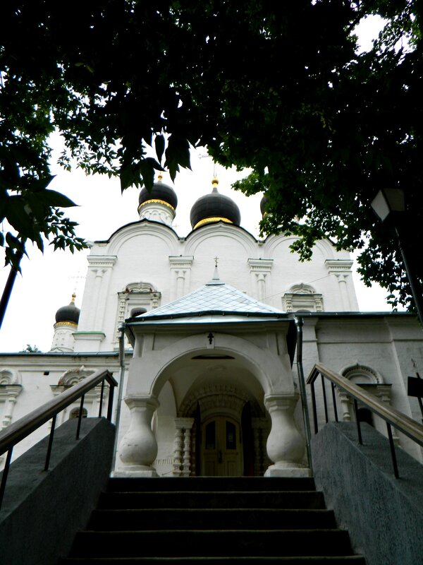Москва. Вход во храм святого Владимира в Старых садех 1 - Павленко Михаил 
