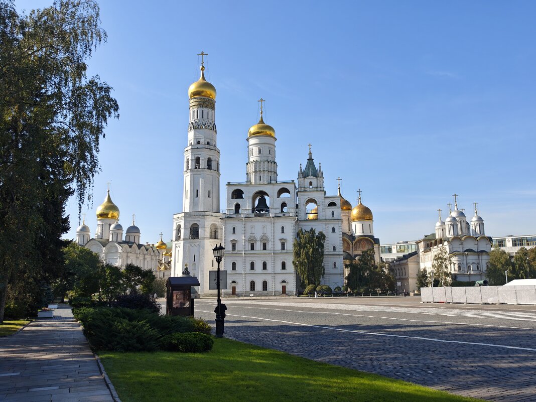 В Кремле - колокольня Ивана Великого - <<< Наташа >>>