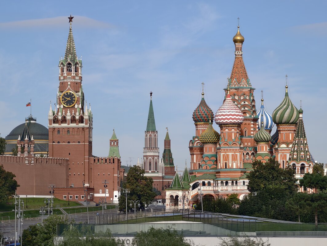 Спасская башня и храм Василия Блаженного - <<< Наташа >>>