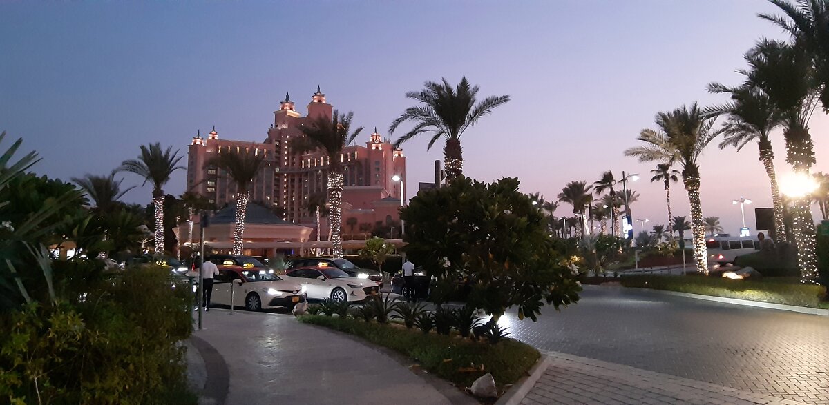 Вечер у отеля "Атлантис" - Ольга 