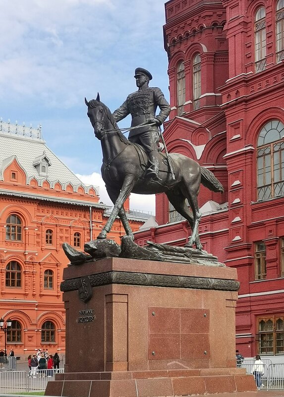Памятник маршалу Жукову - Андрей Л. В.