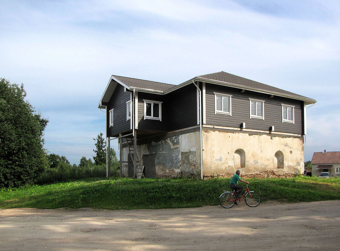 Бывшее здание усадьбы Батюшковых - Александр Ильчевский 