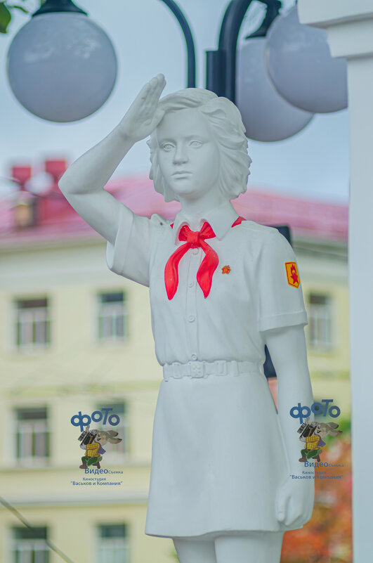 Скульптура пионерки. город Курск - Руслан Васьков