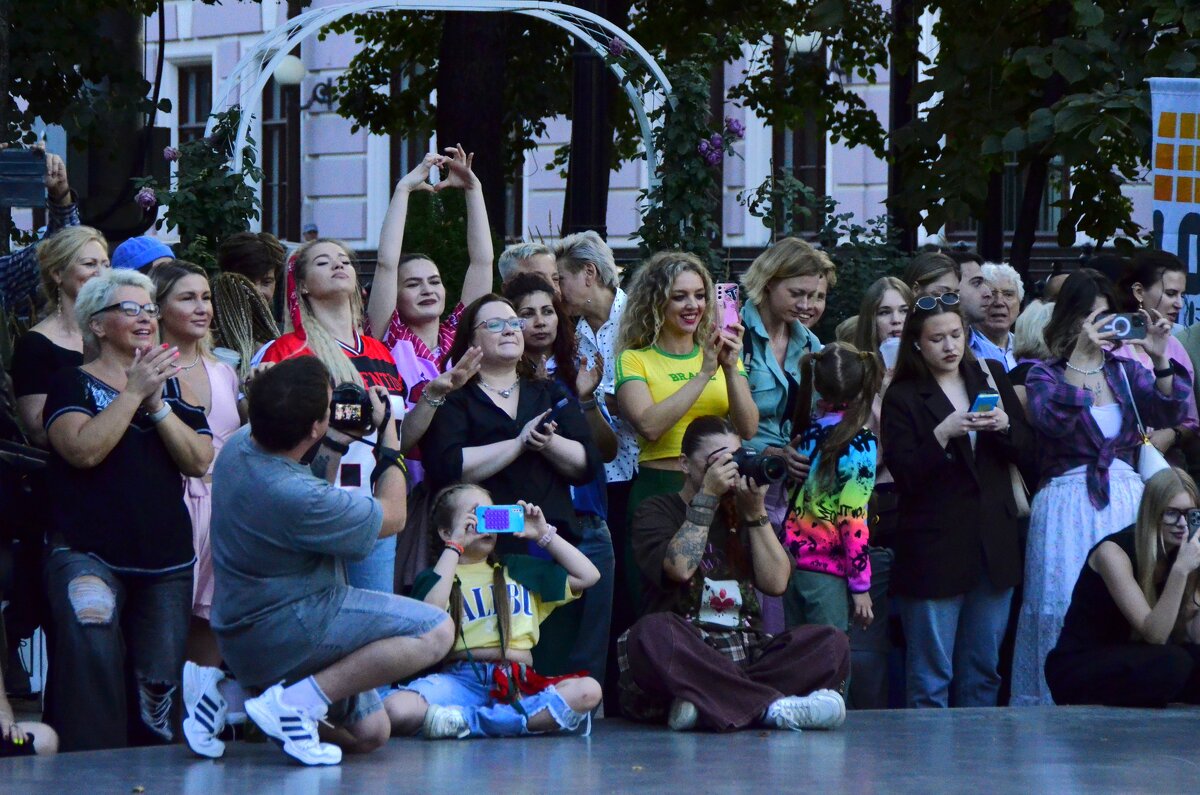 Восторженные зрители. - Наталья Вязигина