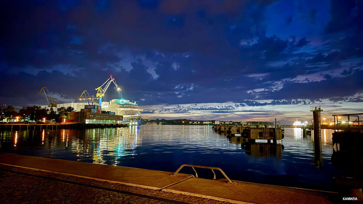 НАСЛАЖДАЕТСЯ МНОЮ МИГ... - Mila .