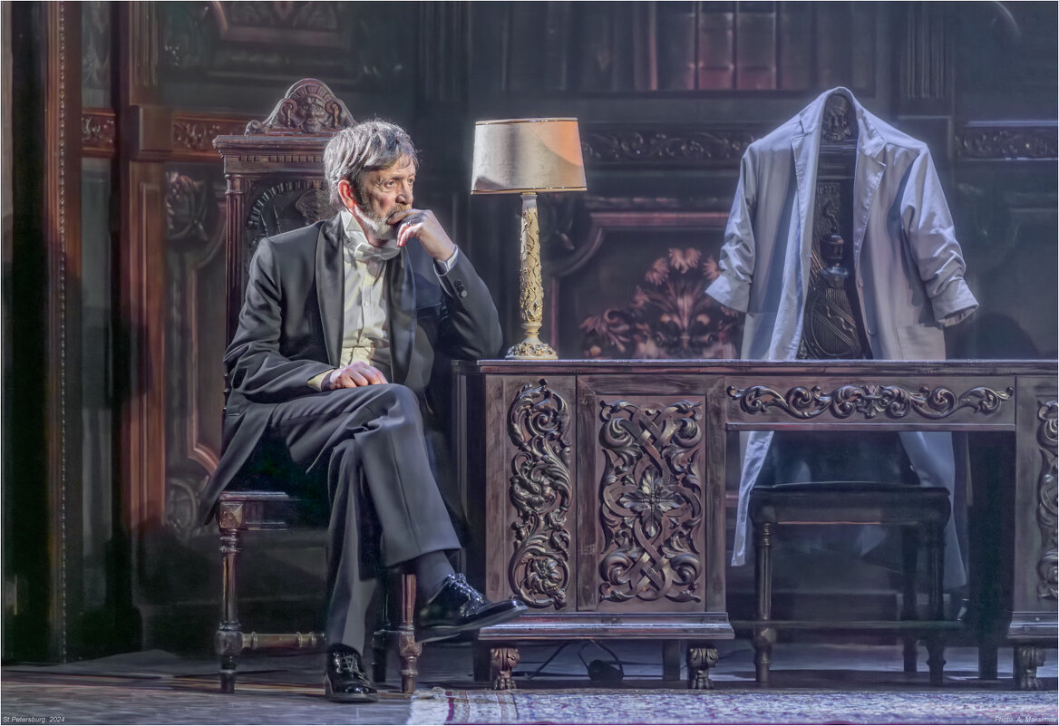 Актёр з. а. России Анатолий Дубанов в роли Мэтра Роше. - Александр Максимов