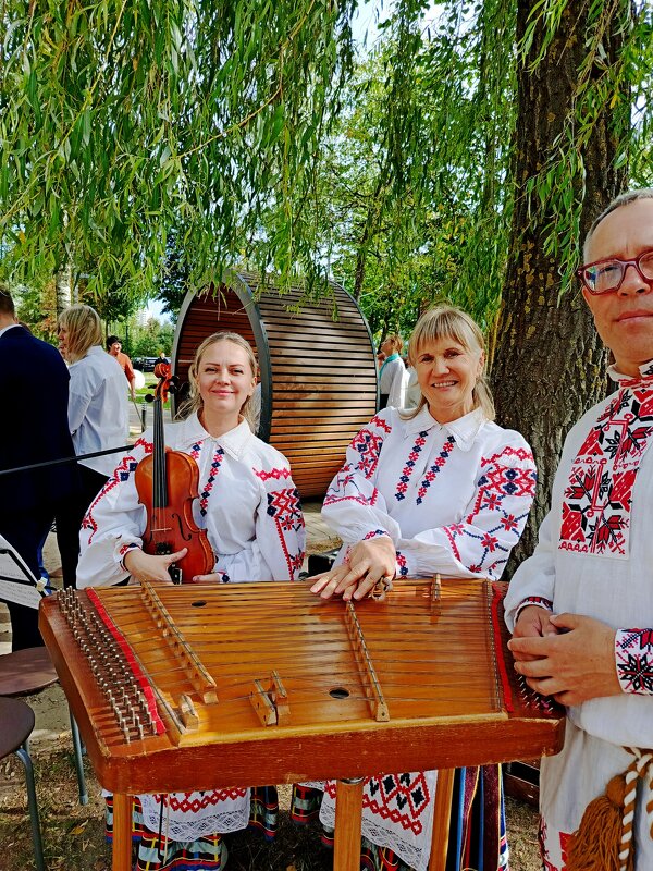 Со скрипкою и с цимбалами ... - Vladimir Semenchukov