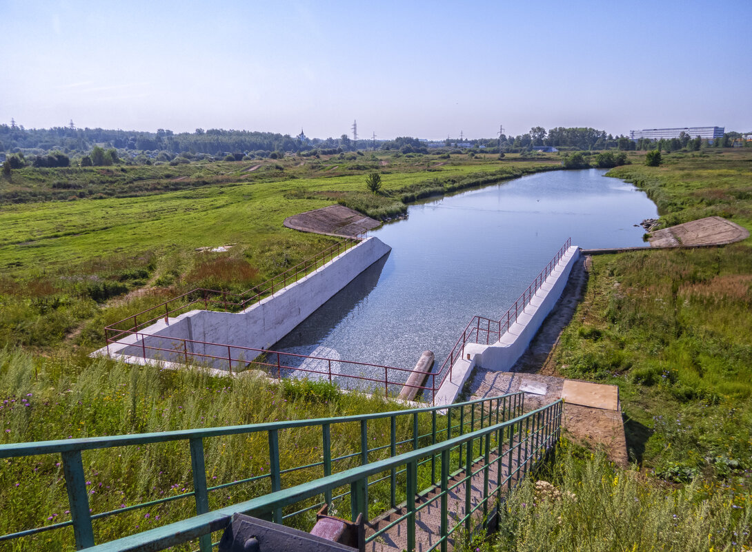 Слив воды. Речка Пекша - Сергей Цветков