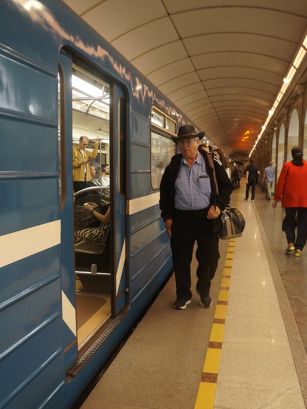 в метро - zavitok *