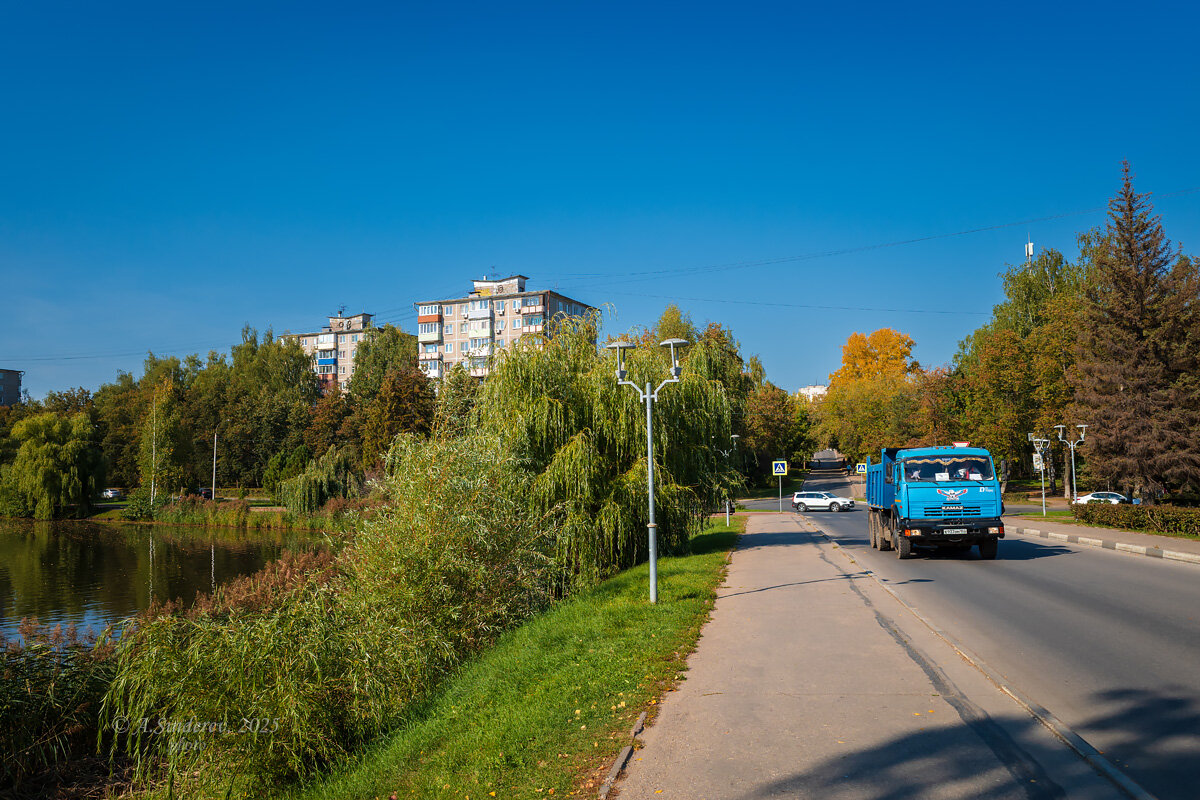 На городской улице - Александр Синдерёв
