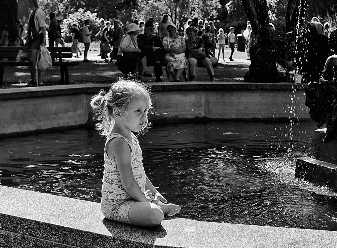 В стороне ото всех - Регина 