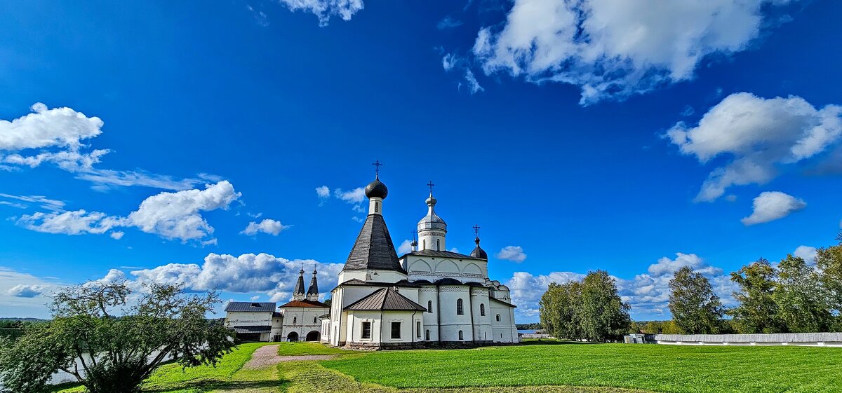 Ферапо́нтов Белозе́рский Богоро́дице-Рожде́ственский монасты́рь — мужской монастырь - Михаил Свиденцов