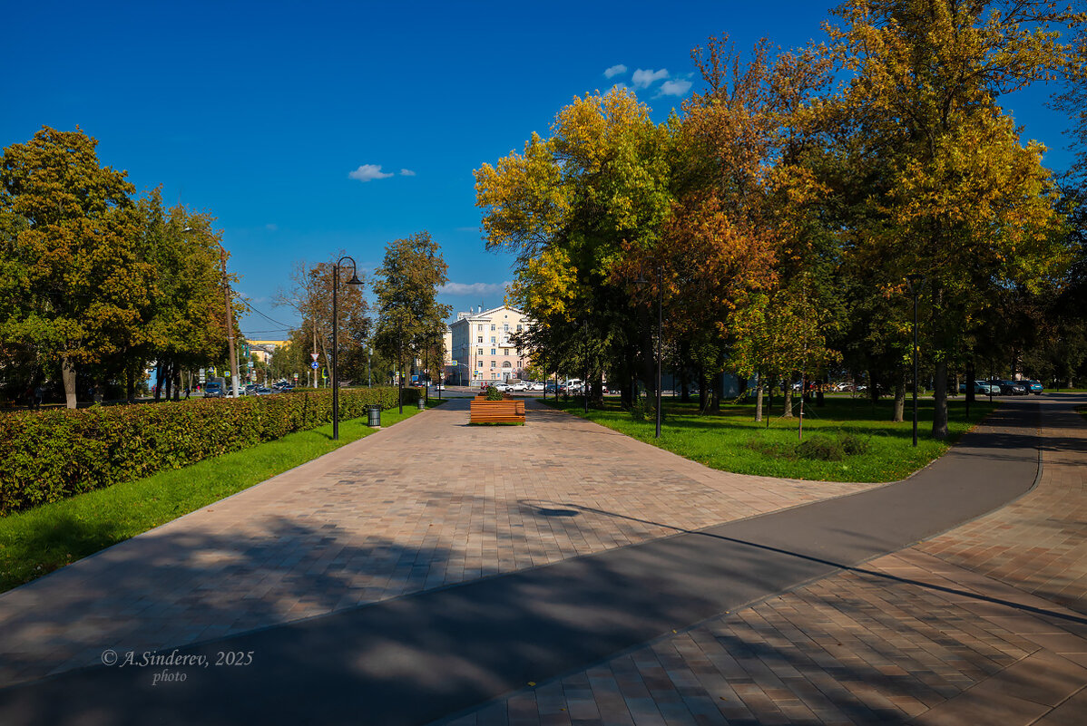В сквере - Александр Синдерёв