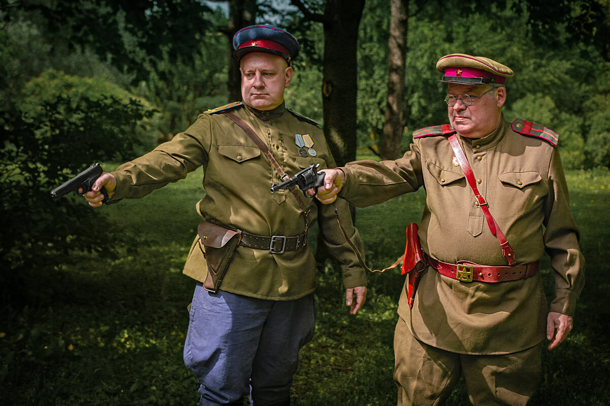 Помни либерал И помни фашист Скоро за тобой Придет чекист! - Виктор Седов