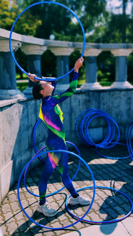 Девушка с обручем. - Радмир Арсеньев