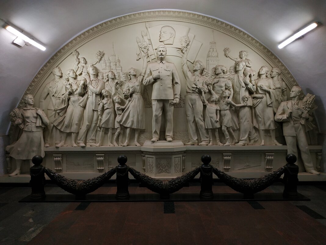 Вождя вернули! Испугались, что сам вернется. :-) - Андрей Лукьянов