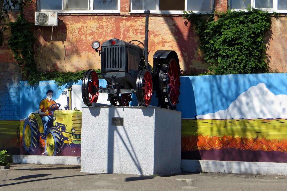 Памятник первому трактору появился в Аксае еще в 30-х годах XX века - Татьяна Смоляниченко