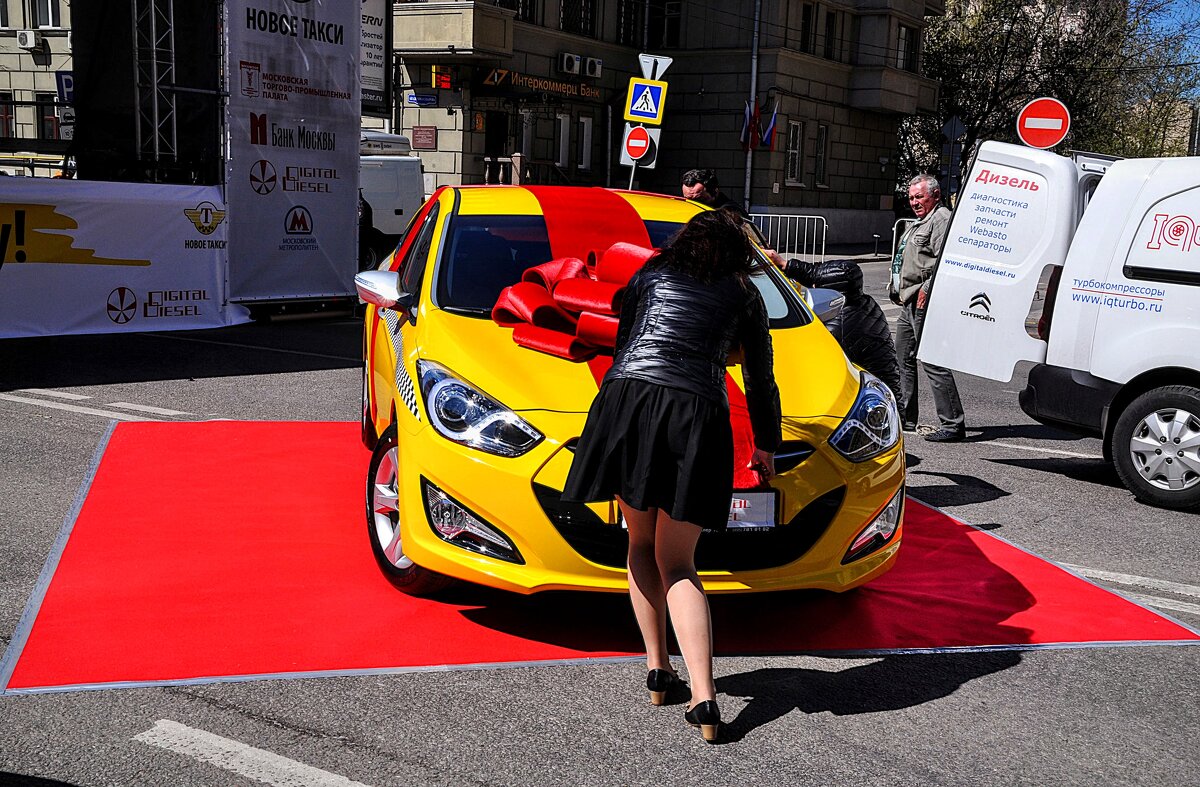 Юбилейное ! 40-тысячное ! Счастливая владелица,,,) - Анатолий Колосов