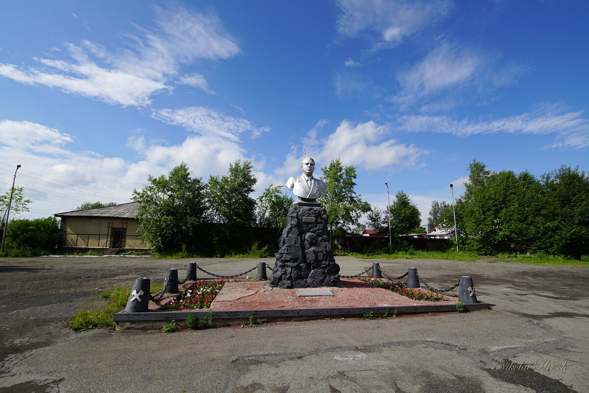 Памятник В.В.Вахрушеву в Карпинске... - Николай Гирш